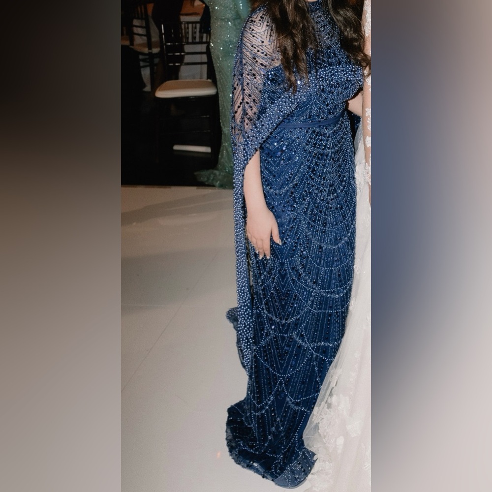 SIZE 6 NAVY BLUE BEADED STRAPLESS DRESS WITH SEPARATE CAPE
